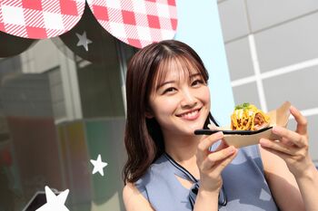 Snow Man向井康二が扮する『マッサマン』のカレーやうな丼　スムージーやチュロスなどひんやりスイーツまで【お台場冒険王2024】の魅力的なフードメニューを紹介！限定メニューも！