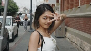 「恐るべし可愛さ」みちょぱ オーストラリアの離島で野生のクオッカと顔ハート♡“世界一幸せな2ショット”に「めちゃいいやぁーん」