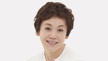 「笑顔がそっくり」大竹しのぶ 長男の結婚式での親子ツーショット公開！和装姿の夫婦の後ろでほほ笑むおちゃめな姿に「なんだかほっこり」