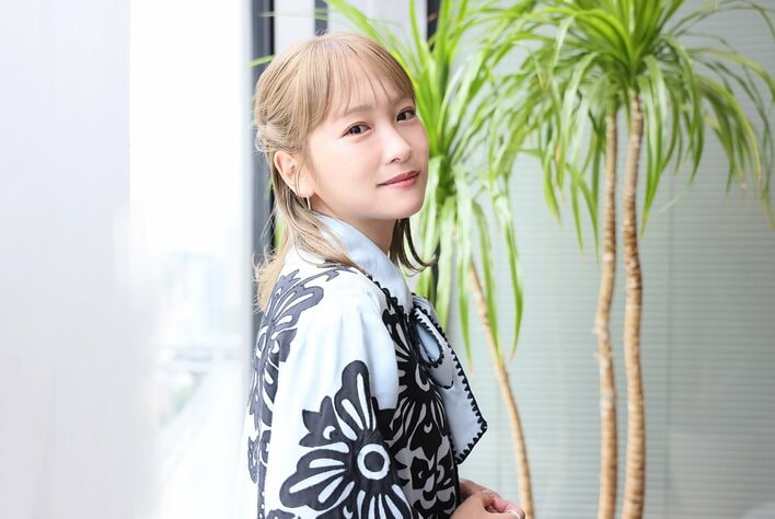 【画像】「子育てはフリースタイル」仕事と育児の両立を激白した川栄李奈の撮り下ろし写真を見る