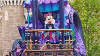 【ディズニー】ハロウィンパレードでミッキーたちと一緒にダンス！華やかでゴージャスなパーティーは炎やスモークさく裂で迫力満点