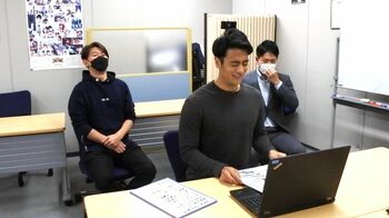 フジ新人・山本賢太アナ スマホでメモしながら練習…先輩たちの反応は？【実況デビューへの道➁】