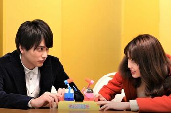 【独占】中村里帆と瀬戸利樹が差し入れをかけたゲーム対決！ドラマ『シンデレラはオンライン中！』撮影現場密着第3弾