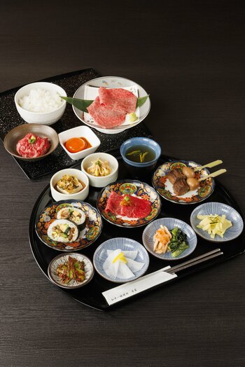 春の新ランチメニューリリースのお知らせ　和牛サーロインの贅沢を心ゆくまで。福岡で味わう新感覚ランチ「和牛サーロインとロースの彩り十種御膳」と「出汁とろろレア牛丼のひつまぶし」が新登場！