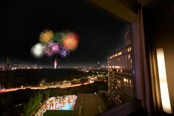 人混みも熱中症も心配なし。「神宮外苑花火大会 鑑賞宿泊プラン」発売！