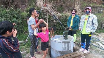 22匹＆7人のどうぶつ大家族をEXITが再訪！手作業の井戸掘りに「キツい」「怖い」それでも感動の瞬間が！