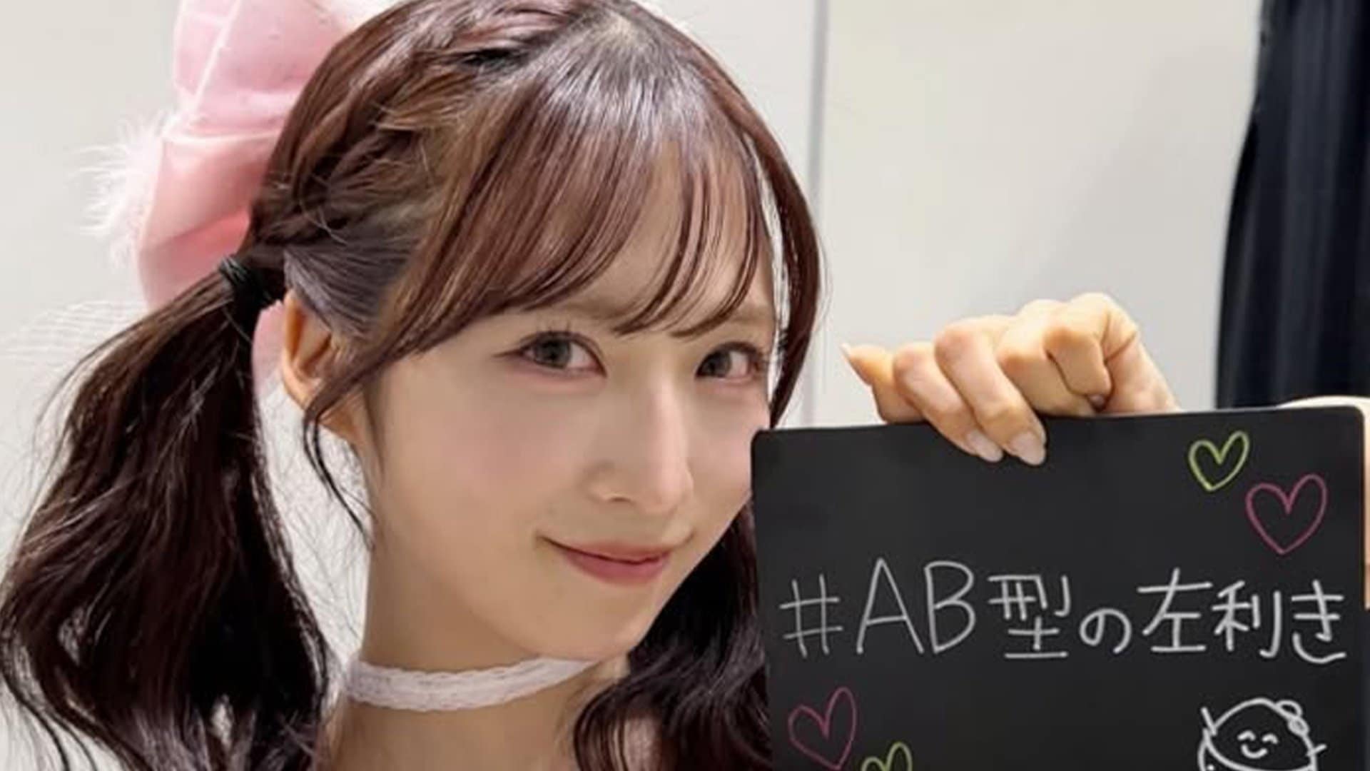 似合いすぎてキュン死」AKB48小栗有以 ピンクのミニスカ衣装