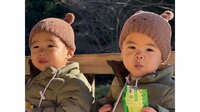 「見るなり笑った」“寝る姿勢が良すぎる”双子が話題！おそろいコーデで微動だにしない姿に「いい子に寝てるのかわいい」【激かわキッズ奇跡の瞬間】