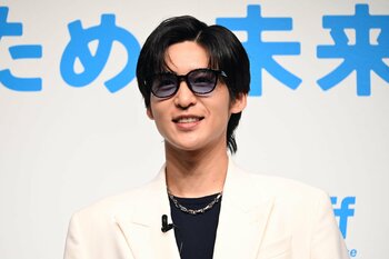 目黒蓮（Snow Man）“爆イケ”サングラス姿で登場！「キャッチボールもっとやりたかったです！」CM撮影エピソードも語る「Zoff」グローバルブランドアンバサダー就任発表会