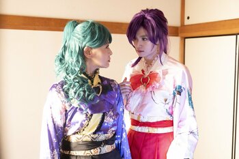 顔や名前を変え逃亡する殺人犯・沖野（黒谷友香）に近づく小山内（井内悠陽） 事件の真相は＜『スティンガース』第7話完全版＞