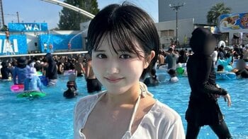 完熟フレッシュ・池田レイラ(20) 白ビキニで美ボディ披露！爽やか笑顔でプールを満喫する姿に「天使や」「透明感ありすぎ」