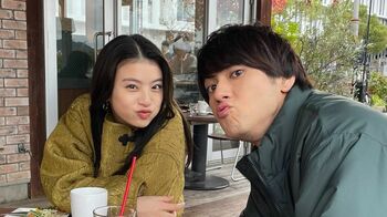 山田裕貴＆出口夏希“兄妹”のお茶目な表情に「この2人推せる～！」の声『君が心をくれたから』