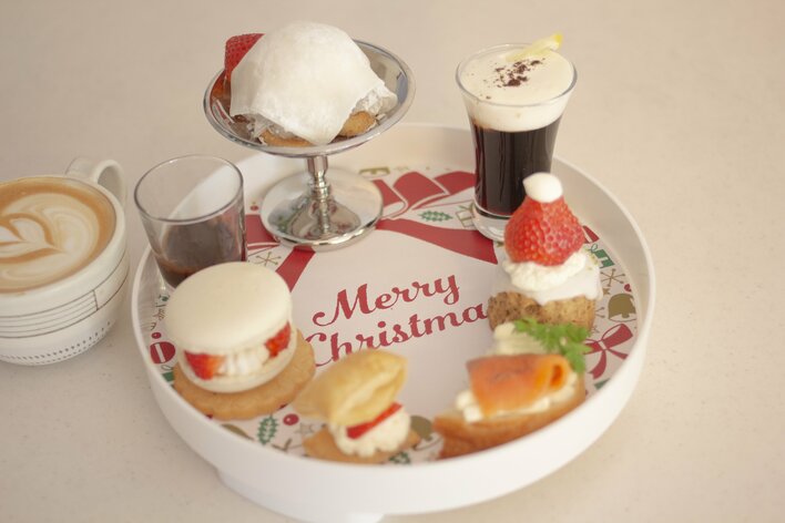 【ホテル オリエンタル エクスプレス 福岡天神】冬限定、スイーツのクリスマスギフト「Christmas Afternoon Tea（クリスマスアフタヌーンティー）」2025年12月1日（月）より販売