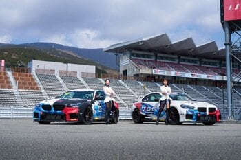 BMW & MINI Racing 2026 RD.1で新コスチューム初披露 北川エリナ氏・朝倉咲彩氏が開幕戦を彩る