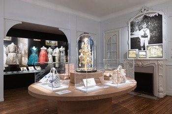 【Dior】『Christian Dior. Memories of Childhood』 展をグランヴィルにあるクリスチャン・ディオール美術館にて開催