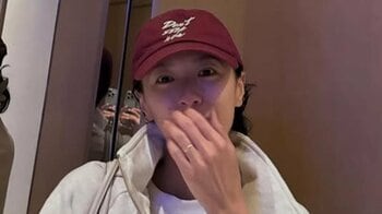 榮倉奈々に寄り添う“小さなピースサイン”がチラリ！夏満喫のシンプルでおしゃれなコーデ披露に「どのお姿もイケてる！」「カッコ良すぎ」と反響