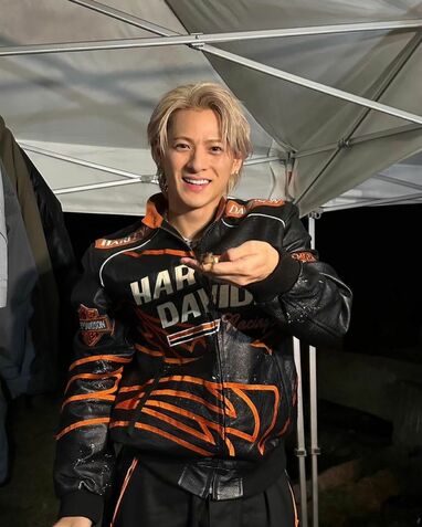 平野紫耀 Number_i平野紫耀「INZM」撮影中の逞しい二の腕披露で「漫画の