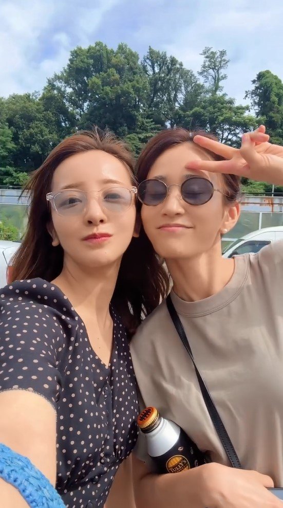 神動画すぎる」前田敦子 板野友美との“2人旅”の様子を公開！お風呂