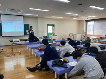大阪行岡医療大学、理学療法士への第一歩入学前教育プログラム第2回「筋肉を知ろう！」を開催。