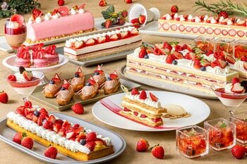 宝石のようにきらめく苺スイーツが勢ぞろい　新シェフ佐藤が魅せる“断面美”ミルフィーユやフレジエが登場　ナイトスイーツブッフェ Sweets Parade ～ストロベリー～