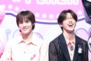 「僕は世界一かわいい」JO1川西拓実＆河野純喜 ピンクと黒を基調とした甘辛コーデで登場！メンバー内での愛されキャラぶりも暴露