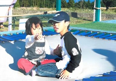 中町綾 兄・中町JPとの幼少期ショットを公開 仲睦まじい姿も「お