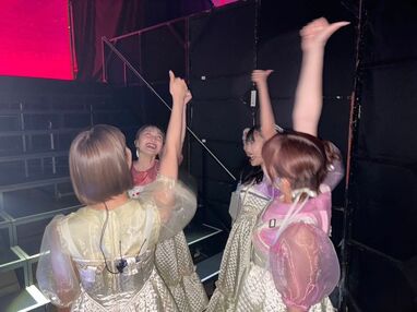 ももクロメンバーが佐々木彩夏の誕生日を祝福 ゴルフ場で玉井詩織との