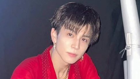 岩田剛典 “爆イケ”ライブオフショットを大公開！楽屋でのリラックス姿や飛行機での自撮りも「後ろ姿も愛おしいです」