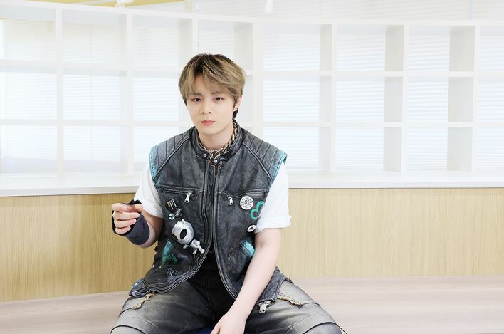 JO1鶴房汐恩“お茶”への愛は「40年一緒にいる妻」のよう!?白岩瑠姫を