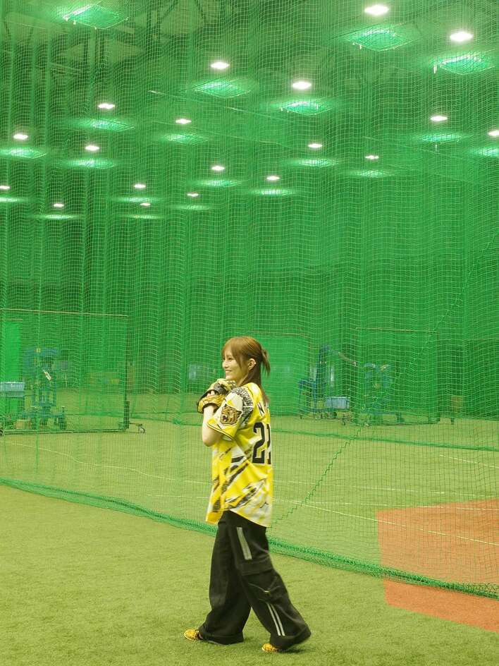 山本彩 ユニフォーム姿で笑顔の投球練習！甲子園での始球式の裏側で
