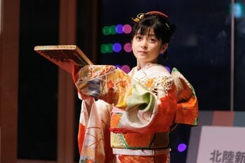 市川ぼたん(12) 雪景色のなか舞踊披露「元気で楽しい一年を」この春中学生に