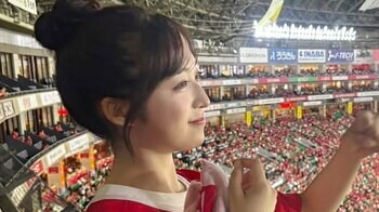 AKB48小栗有以 恋チュンミニスカ＆ユニフォームでタカガールに！「めちゃめちゃ可愛い」とファン歓喜