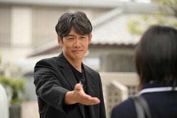 【場面写真追加】鬼塚（反町隆史）は低評価の嵐でさっそくクビ宣告！？現状を打開するため結（稲垣来泉）の頼みを受けるが…『GTO』第2話予告