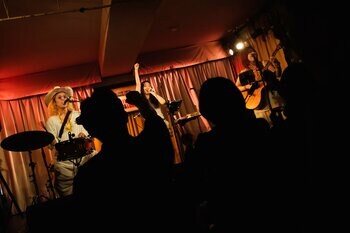 1960～1970年代の名曲も数多くカバー。Nagie Laneが、主催イベント『DONUT SONGS PREMIUM』公演に描いた、エバーグリーンなポップミュージックと戯れた心温かな宴。