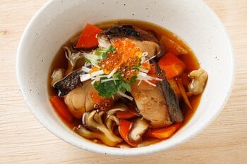 大相撲の“大波3兄弟”の両親が営む人気店「若葉山」監修「天然アラスカ産銀だらの若葉山しょうゆちゃんこ鍋」