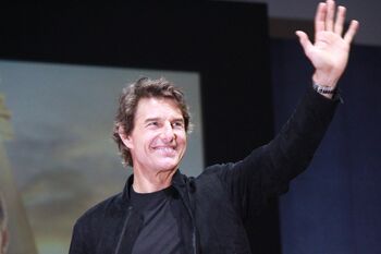 トム・クルーズに軽部真一アナがインタビュー「Do you remember me？」