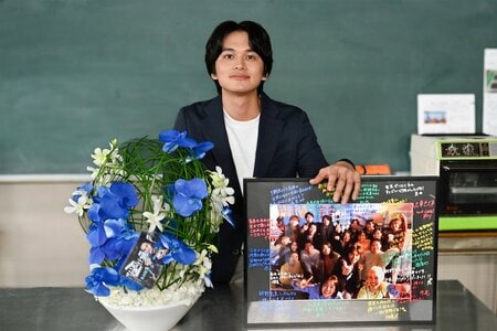 北村匠海が万感のクランクアップ！生徒役キャストを前に「僕自身もみんなにもらった気づきがたくさんあって、とても楽しい時間でした」『サバ缶、宇宙へ行く』