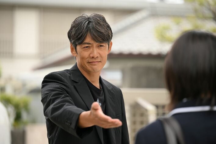 【場面写真追加】鬼塚（反町隆史）は低評価の嵐でさっそくクビ宣告！？現状を打開するため結（稲垣来泉）の頼みを受けるが…『GTO』第2話予告