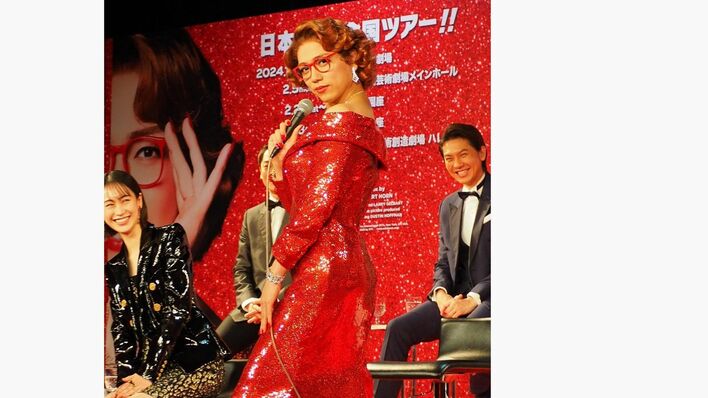 山崎育三郎 ミュージカル「トッツィー」で“ドロ三郎”に!プリッとして可愛らしいお尻をアピール