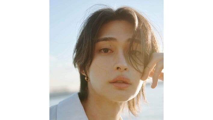“美しすぎる美容外科医”紀田基邦 色気漂うシャワーショットやキュートなウインク姿など1st写真集『Love Yourself』先行カットを公開