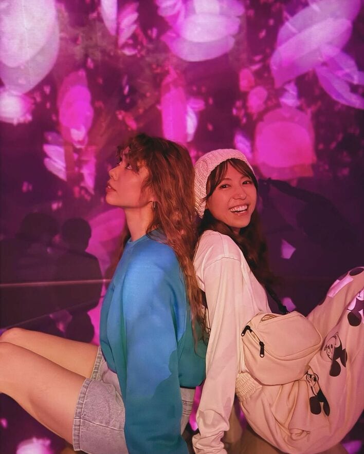 若槻千夏とpeco背中合わせ幻想的なショットを公開！2家族で豊洲の