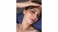 マギー 美スタイル際立つ白ビキニ姿を披露！豪華プールでクロールする姿や透き通った海を背にたたずむショットに「リアルマーメイド♡」