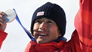 「どういうこと！？」堀島行真 “体幹バケモンすぎる”プレー捉えた瞬間が話題！執念の“神業”で銀メダル獲得に「こんなのありなのか」驚きと感嘆の声続出！【ミラノ・コルティナ五輪】