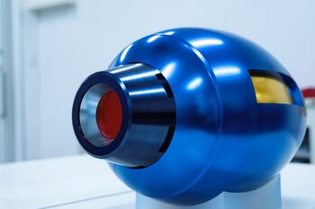 「東京ゲームショウ2026」カプコンブースにて、「究極の青を追求した1/1スケールロックバスター」が展示！