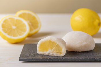 生で食べられる甘いレモン？！弁才天から柑橘の常識を覆す春限定フルーツ大福が登場