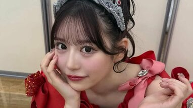 すご！！天才」FRUITS ZIPPER月足天音 “思うがまま”生け花作品を披露