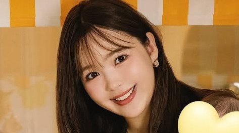 藤田ニコル 家族との“3ショット”公開！生後2ヵ月長女を抱っこして仲良くリンクコーデを披露「幸せそうで何より」「ステキな写真」