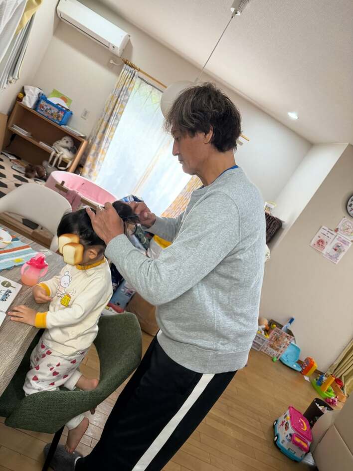 【画像】パパっ子ぶりを発揮！丸山桂里奈 2歳娘&夫・本並健治のキュンとする“朝のルーティン”を見る