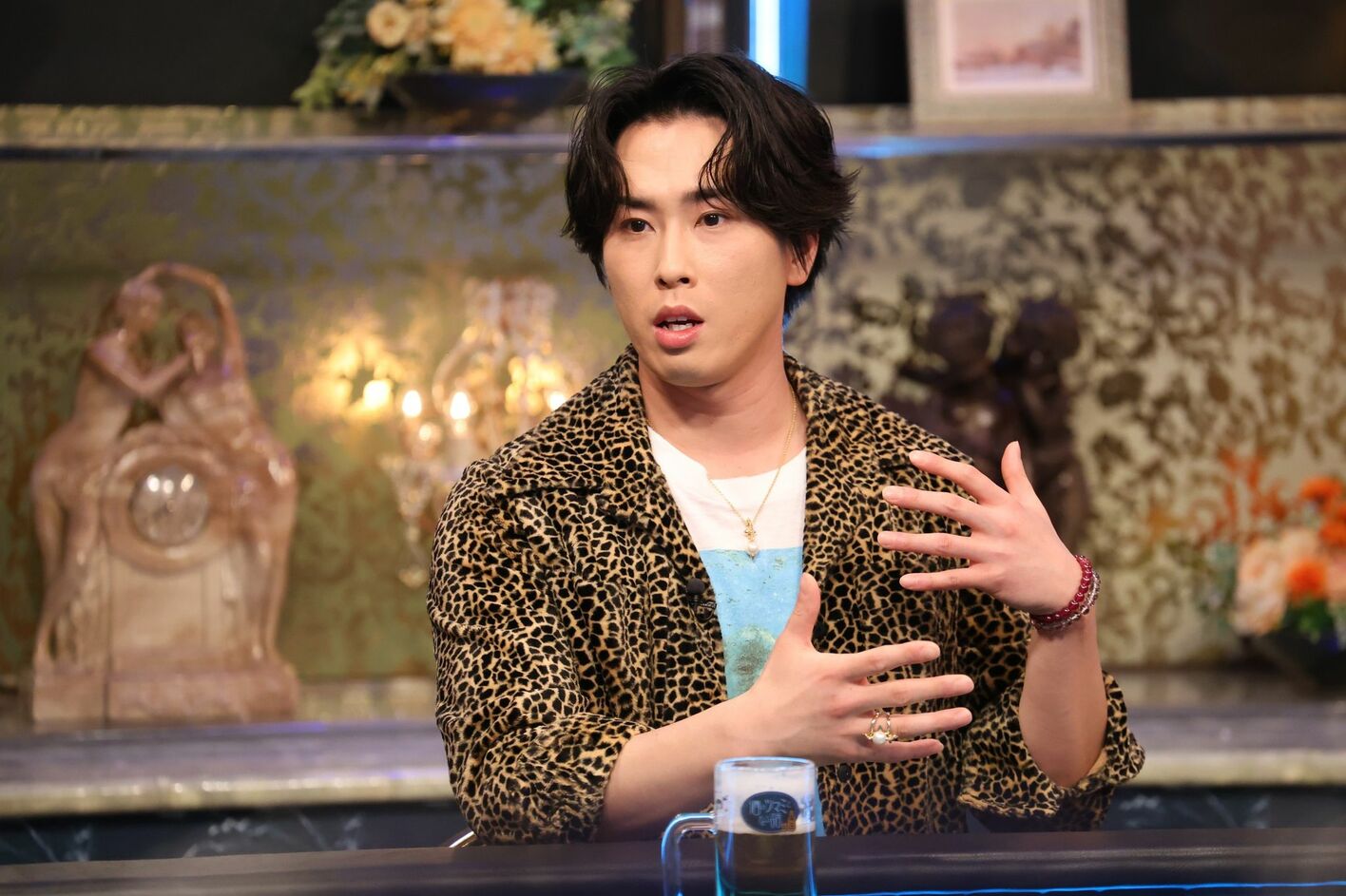 Snow Man・宮舘涼太は豪快MCに近づけるのか?アイドルの爆破脱出、紅白歌手マジギレ…超絶規模&高額予算の衝撃番組映像を大放出 ...