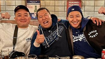 チョコプラ長田・松尾＆とにかく明るい安村　仲良し3兄弟がLAから帰国したことを報告！はっちゃけ写真を大公開